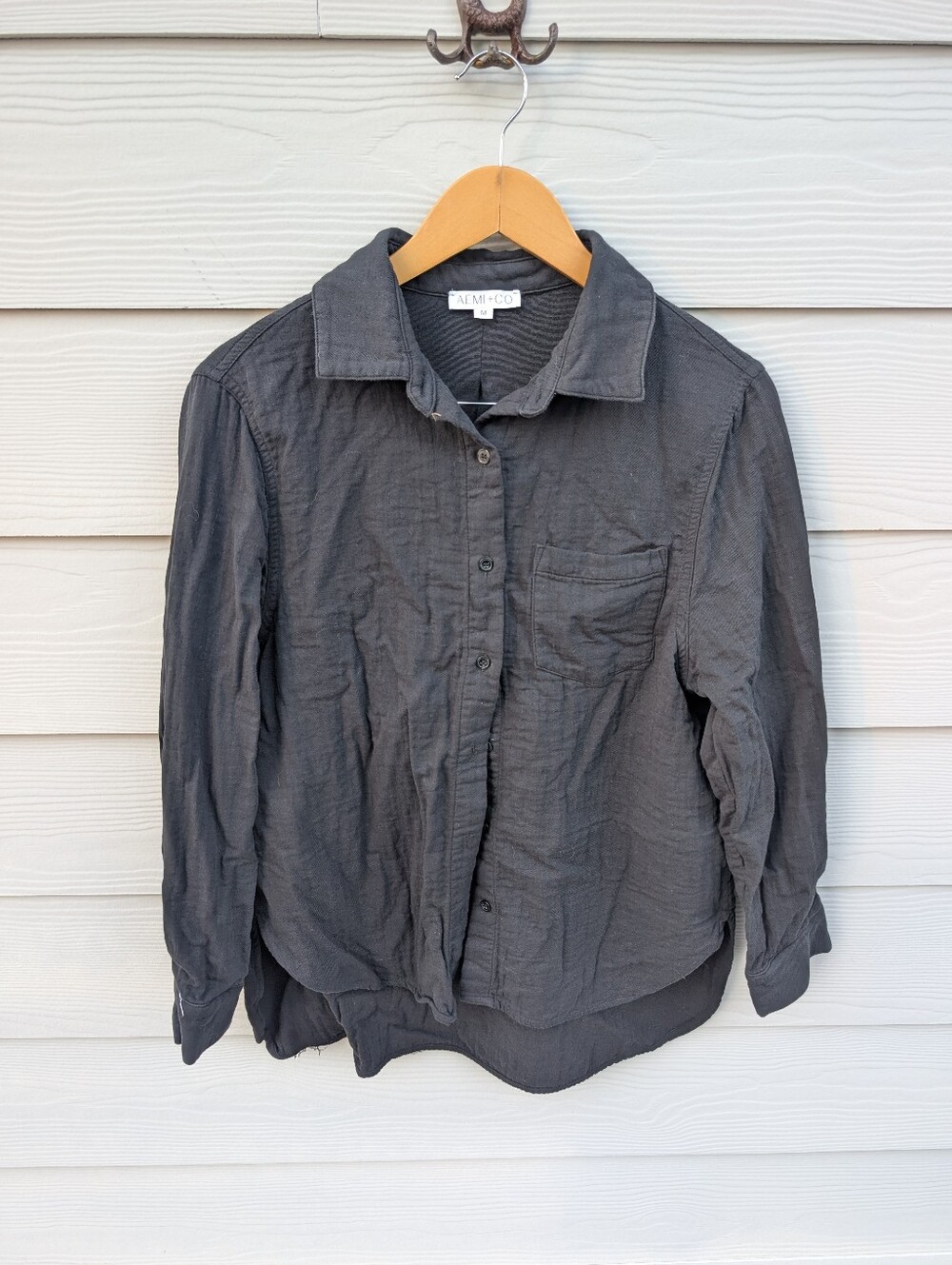 Aemi + Co Shirt Size M Black Cotton Buttondown Collar Summer Light Travel Boho